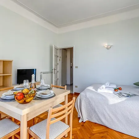 Mary - Sea View & Balcony - Happy Apartment
