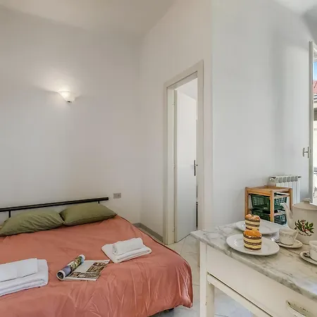 Mary - Sea View & Balcony - Happy Apartment